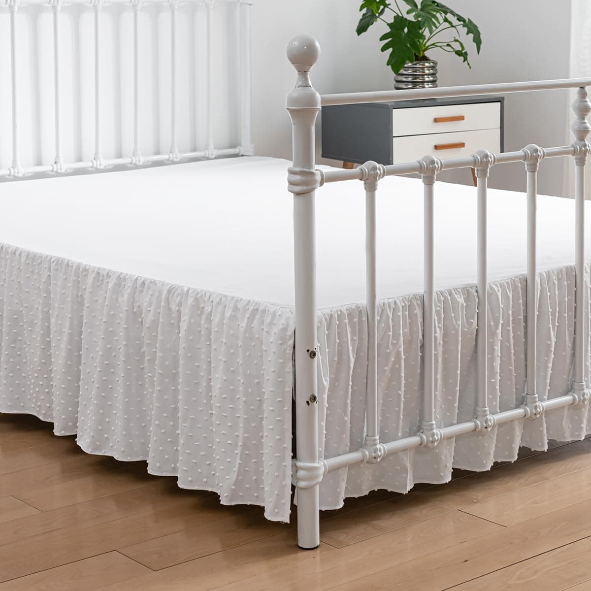Tufted Dot Bed Skirt Queen Size Ruffled Bed Skirt with Split Corners 14 Inch Drop Dust Ruffle Bed Skirts with Platform White