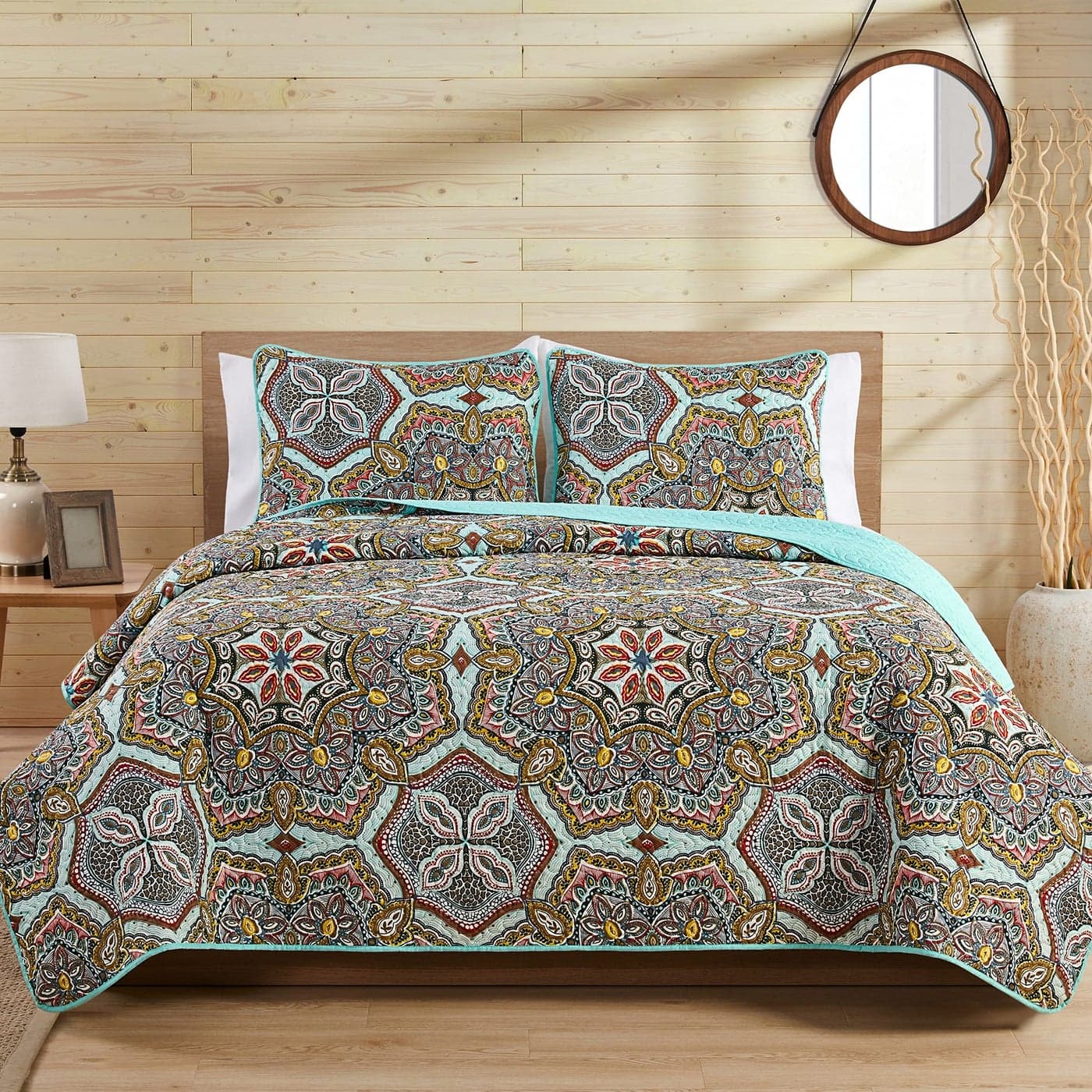VCNY Home Quilt Set Reversible Bedding with Matching Shams Lightweight Breatheable Bedspread Soft Room Decor Yara Multicolor King