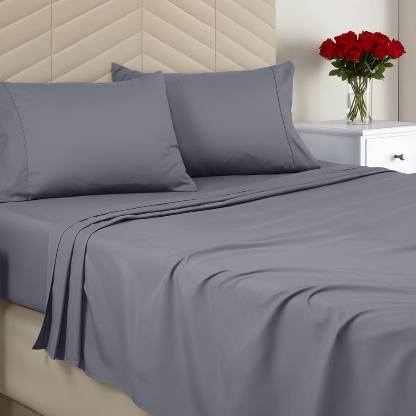 Utopia Bedding Queen Sheet Set Brushed Microfiber Ultra Soft Bed Sheets for Queen Size Bed Set Deep Pocket Wrinkle Fade Resistant Includes 1 Fitted 1 Flat 2 Pillowcases Grey
