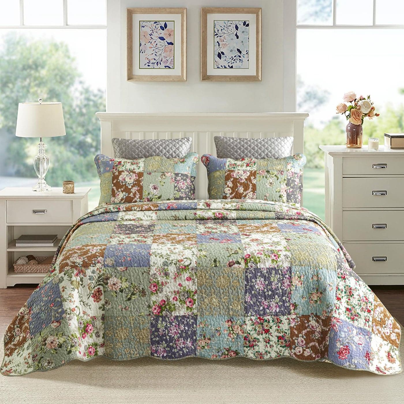 YAYIDAY Oversized King Bedspreads Patchwork Quilt Set 120x118 Inch 100 Cotton Reversible Breathable Floral Quilted Coverlet with Pillow Shams Fit All Season