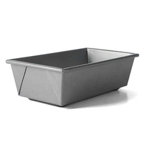 Calphalon Titan Loaf Pan Baking Bread Pan 10 x 5 Inch Kitchen Loaf Pan Professionalgrade steel Nonstick Bread Pan PFOAFree for Even Baking Bread Cakes and Meatloaf Pan