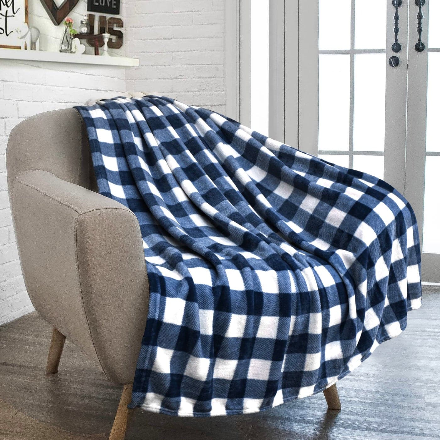 PAVILIA Buffalo Check Fleece Throw Blanket Blue White Checkered Plaid Flannel Blanket Soft Velvet Lightweight Microfiber Blanket for Couch Sofa 50x60 Inches Checker Navy