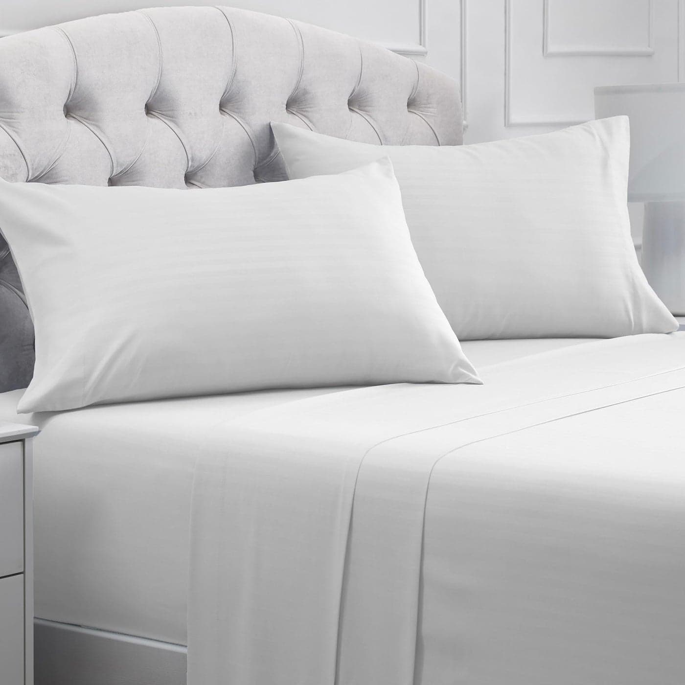Mellanni California King Sheets Set 4 PC Iconic Collection Bedding Hotel Luxury Extra Soft Cooling Bed Sheets Wrinkle Fade Stain Resistant Cal King Striped White