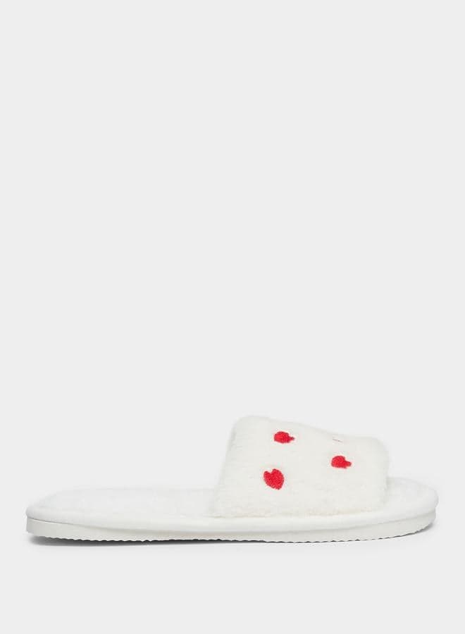 Solid Plush Heart Shape Embroidery Slippers