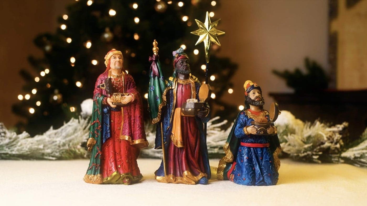 Three Kings Gifts Following the Star Wise Men Magi with Christmas Star Polystone Flat Bottom Base for Stability Home Decorating Nativity Scene Sets Figures 4Pieces For 12 inch Scale Collection
