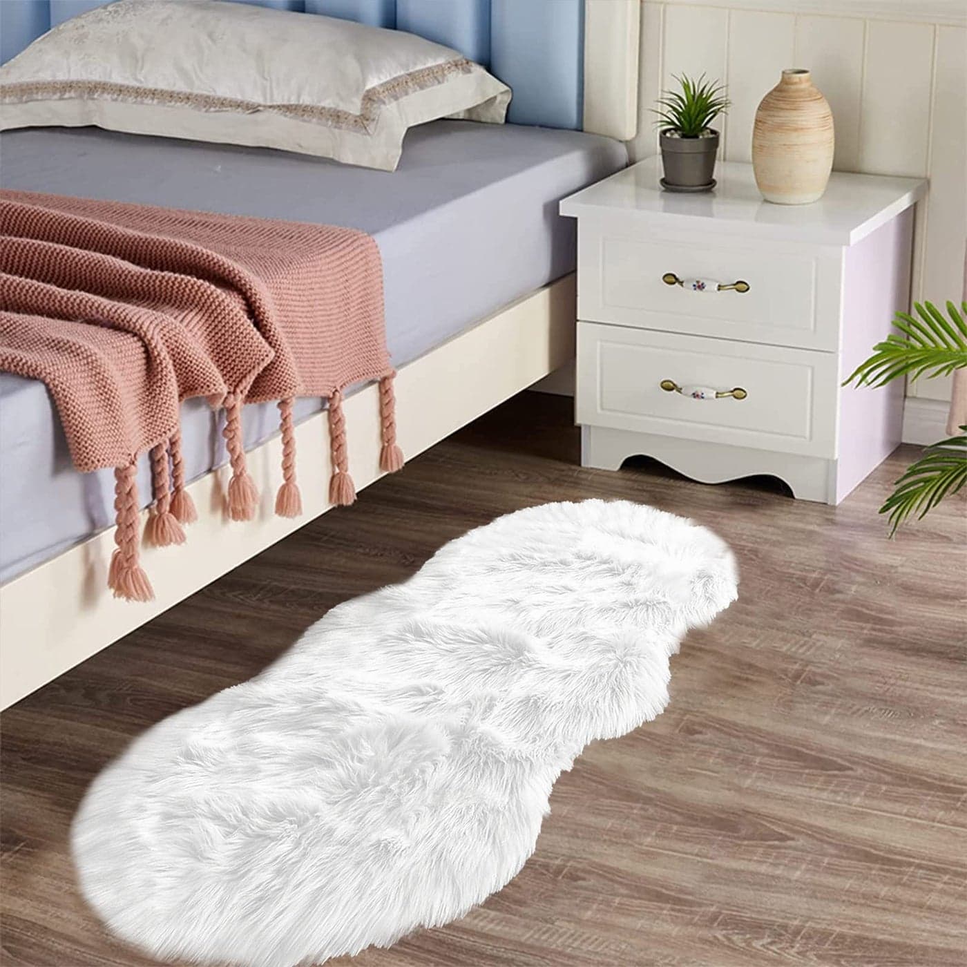 Latepis Faux Sheepskin 2x4 Shag Throw Rugs White Fur Sheep Skin Rug Carpet Alfombras para Habitacion Furry Rug for Bedroom Cushion Home Dcor Sheepskin