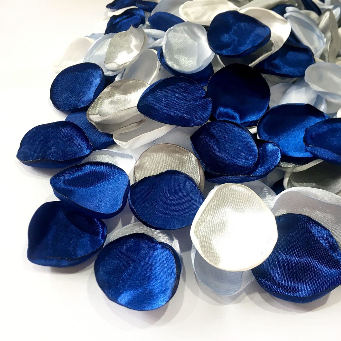 Capesaro Blue Rose PetalsDusty Blue Flower Silk PetalsScatter Petals for Wedding Aisle ScatterDinner Table Centerpieces Party DecorationRomantic NightValentines Day Home Decor200PCS
