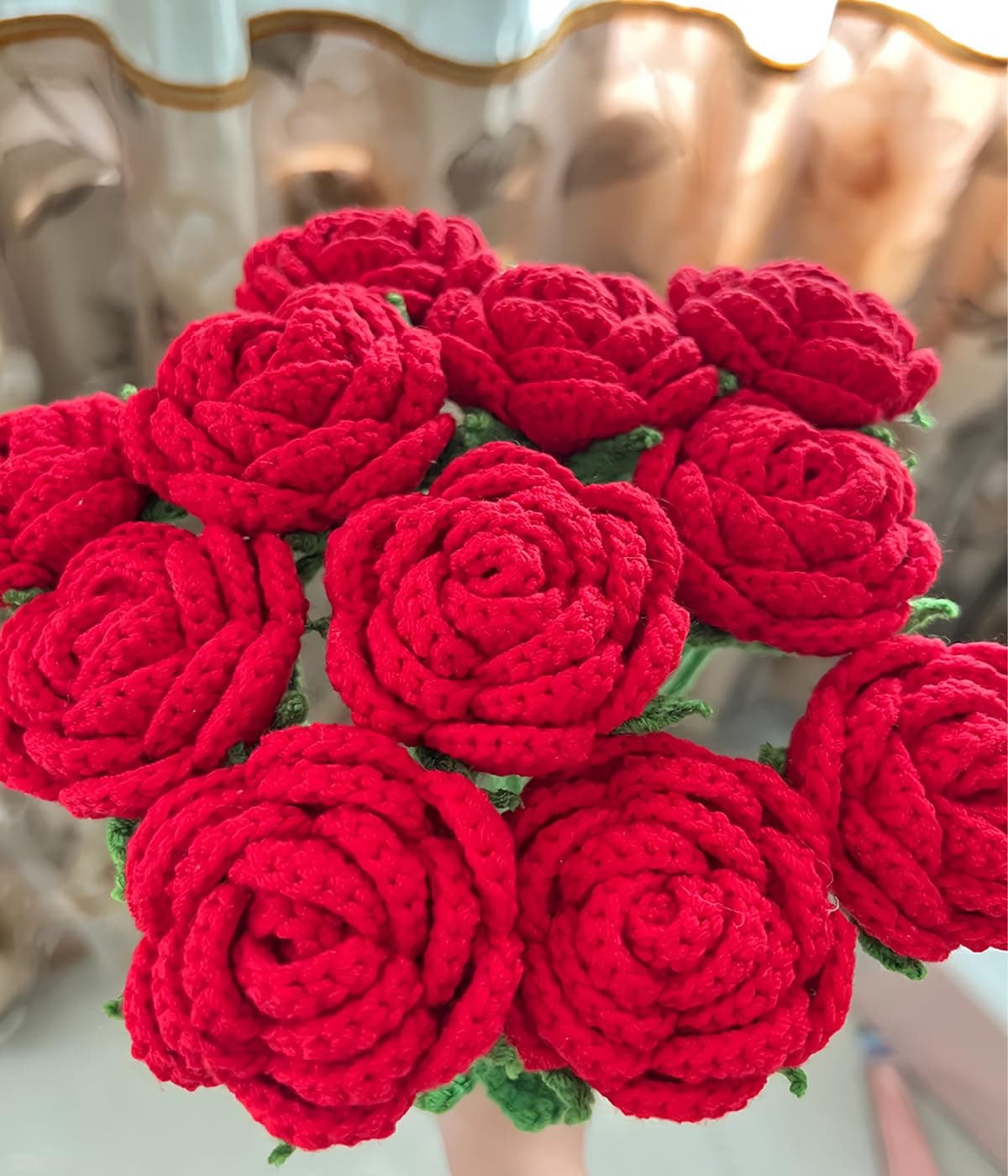 YOFANUP Crochet Flowers DIY Crochet Roses Bouquet Finished Handmade Flowers Artificial Flowers Knitted Red Roses for Mother Wife Friend 4 Pcs Red