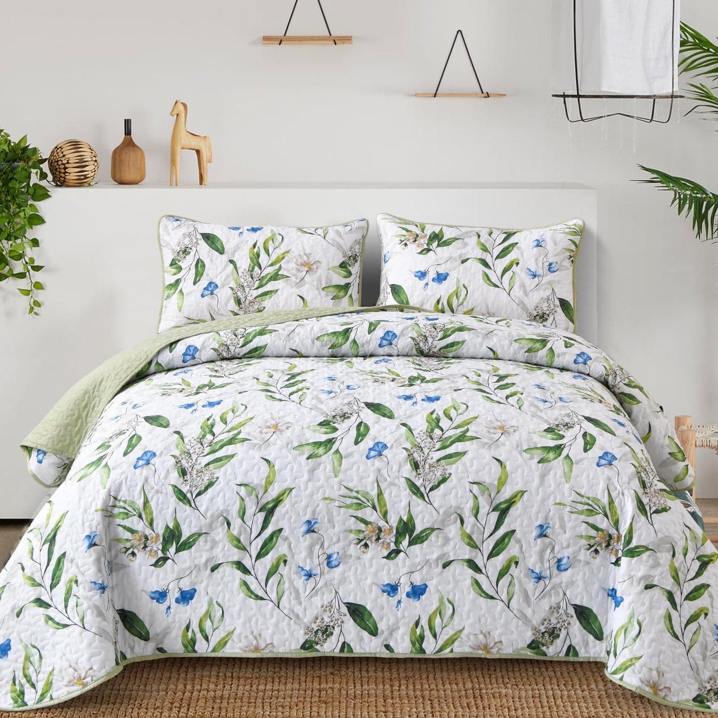 Anibedding Sage Green Botanical Quilt Set Queen3 Pieces Floral Bedspread Reversible Lightweight Bedding Set with 2 Pillowcases for All SeasonSage Green96x90