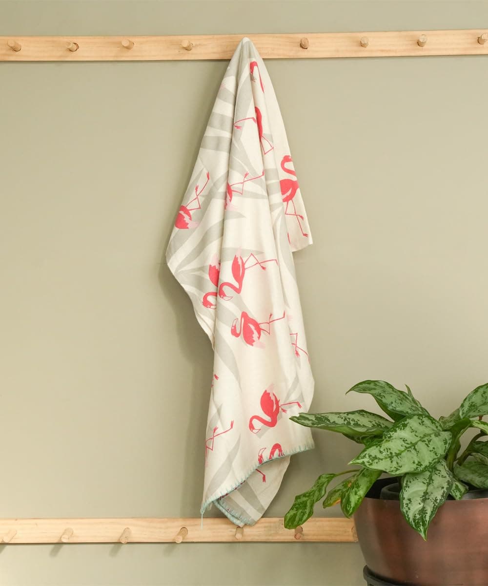 Thirsty Towel Bamboo Bath Towel, Pack of 1, Super Soft & High Absorbency Towels, Quick Dry Towels for Bath Large Size, Bath Towels for Men, Women & Kids (Tropical Flamingo)