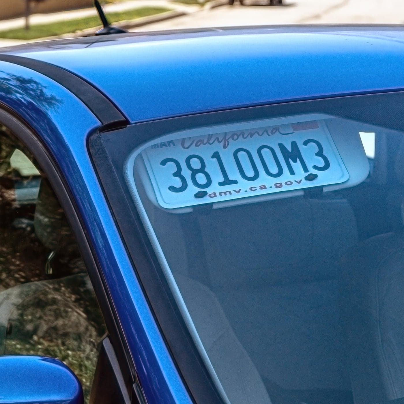 Sun Visor License Plate Mount Universal Fit No Drill No Tool Install for a Clean Look and No Clutter on The Front of Vehicle Black
