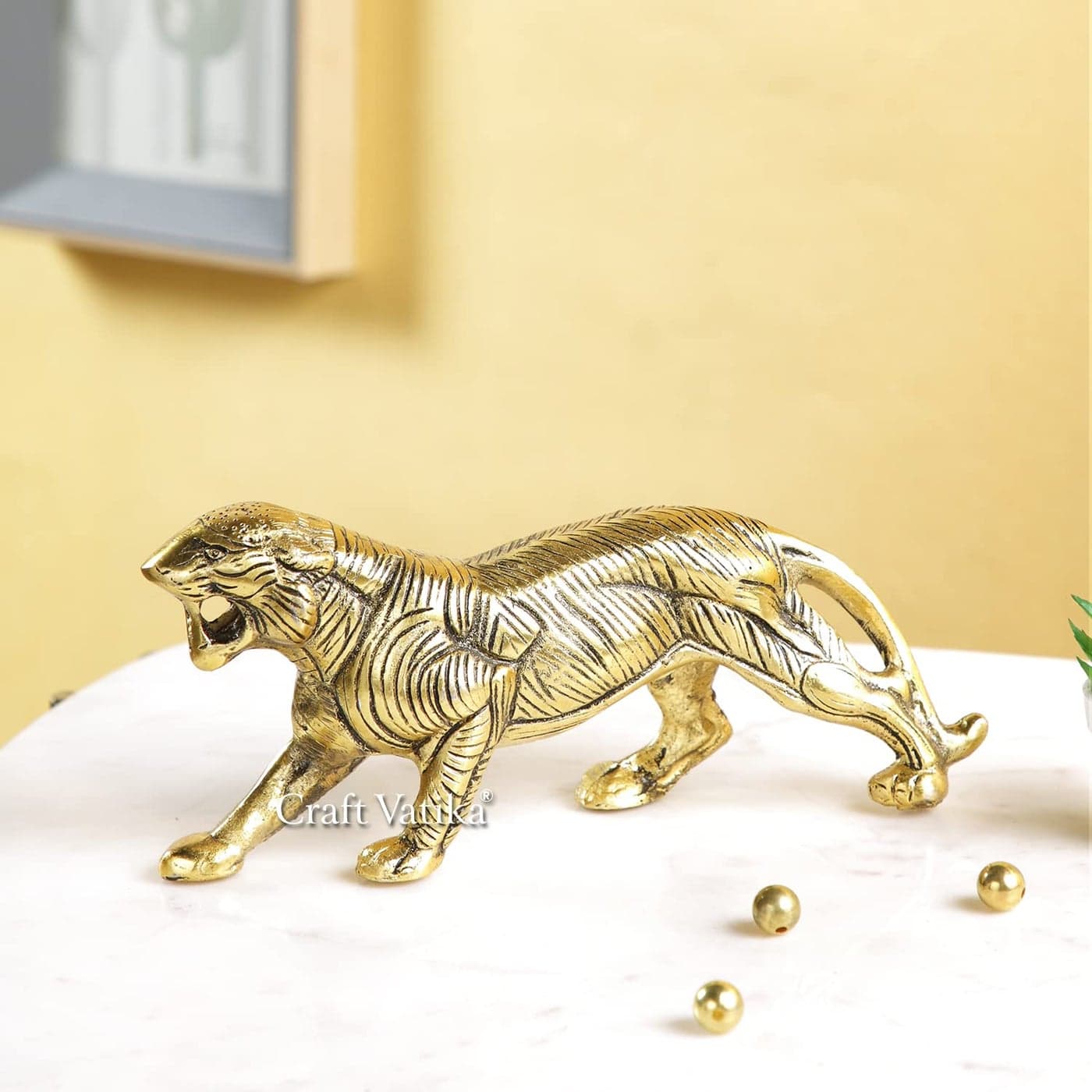 CraftVatika Metal Tiger Showpiece Sculpture Handmade Tiger Statue Animal Collectible Figurine Home Decor Items Living Room Decorations Table Top Decorative Feng Shui Dcor Items 85 in Length