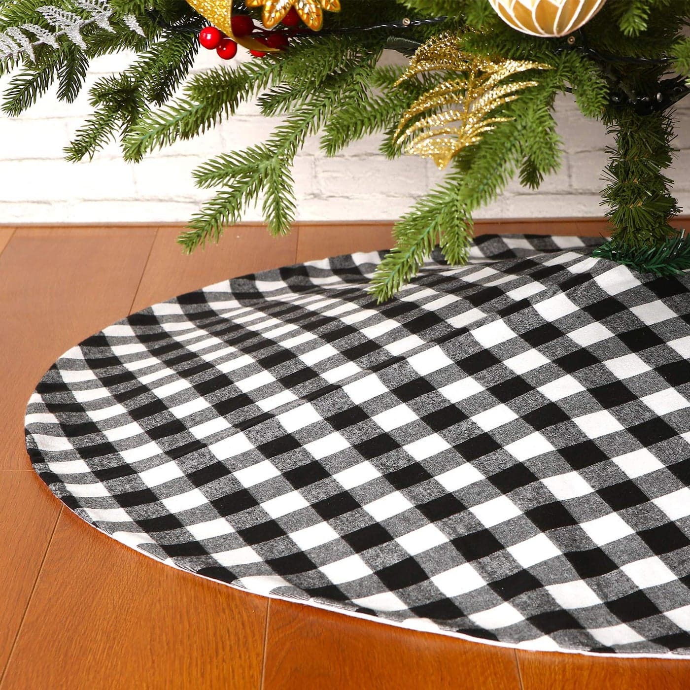 Sattiyrch Buffalo Plaid Christmas Tree Skirt 48 inBlack and White Buffalo Check Christmas Tree Skirt for Holiday Christmas Decorations 48in White and Black