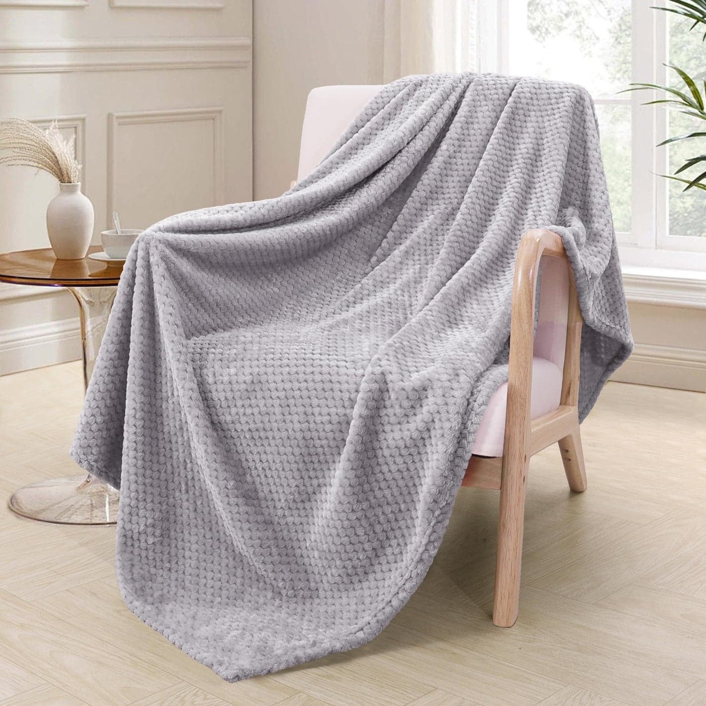 Exclusivo Mezcla Fleece Throw Blanket Extra Large Super Soft and Warm Blankets for Couch Sofa and Bed Waffle Textured Cozy Fuzzy and Lightweight Light Grey 50x70 Inches