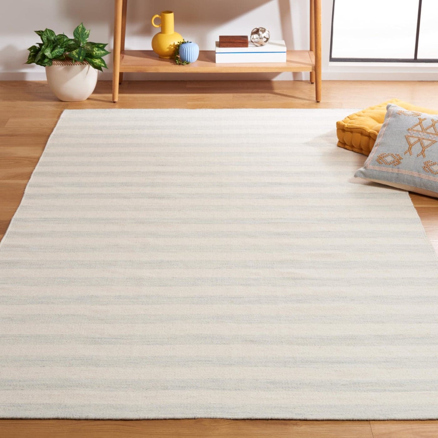 SAFAVIEH Dhurries Collection 4 x 6 Light BlueIvory DHU575G Handmade Flatweave Premium Wool Area Rug