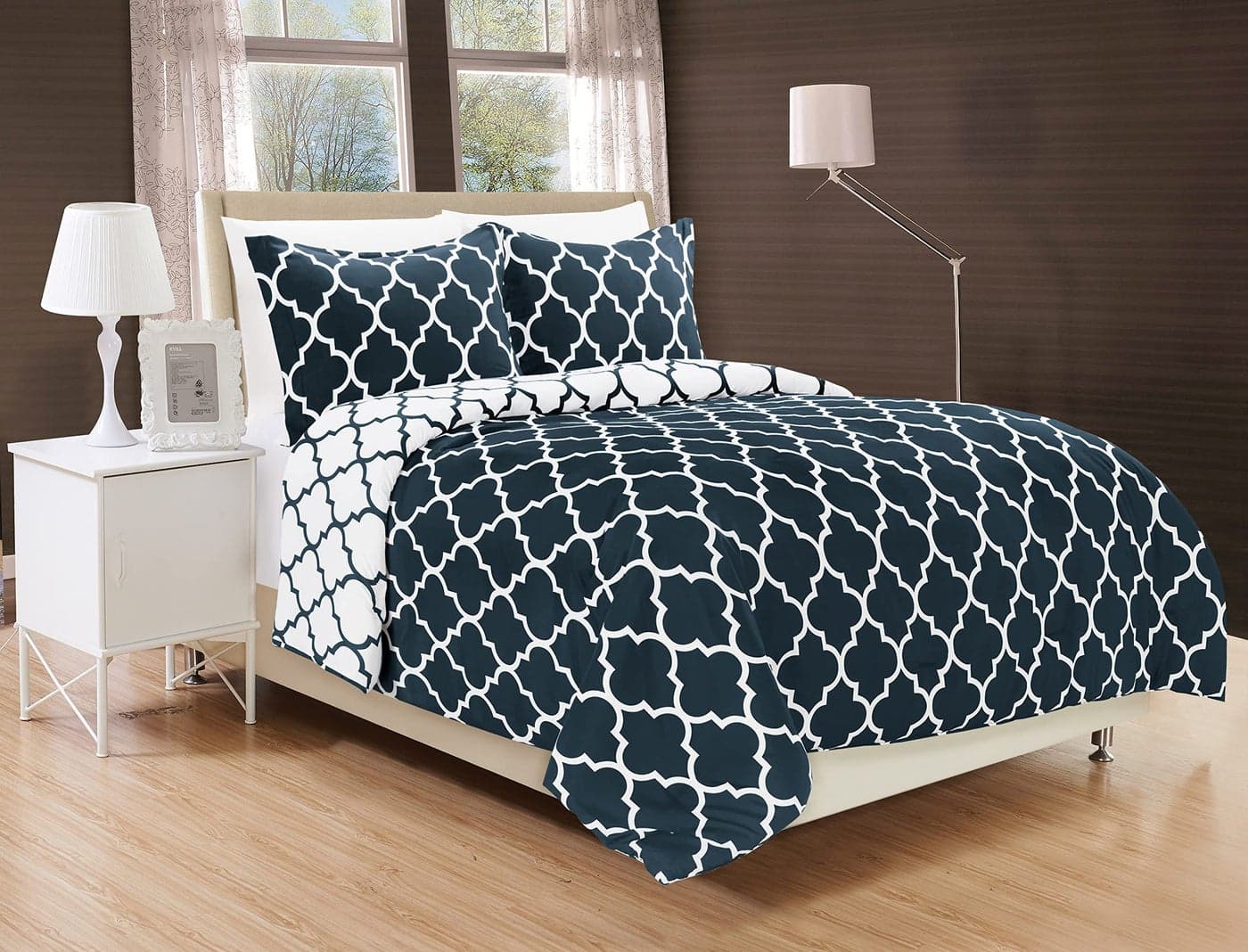 Elegant Comfort Goose Down Alternative Reversible 3-Piece Comforter Set - Breathable and Super Soft All Season Reversible Quatrefoil Pattern Comforter Set with 2 Shams, Twin/Twin XL, Navy/White