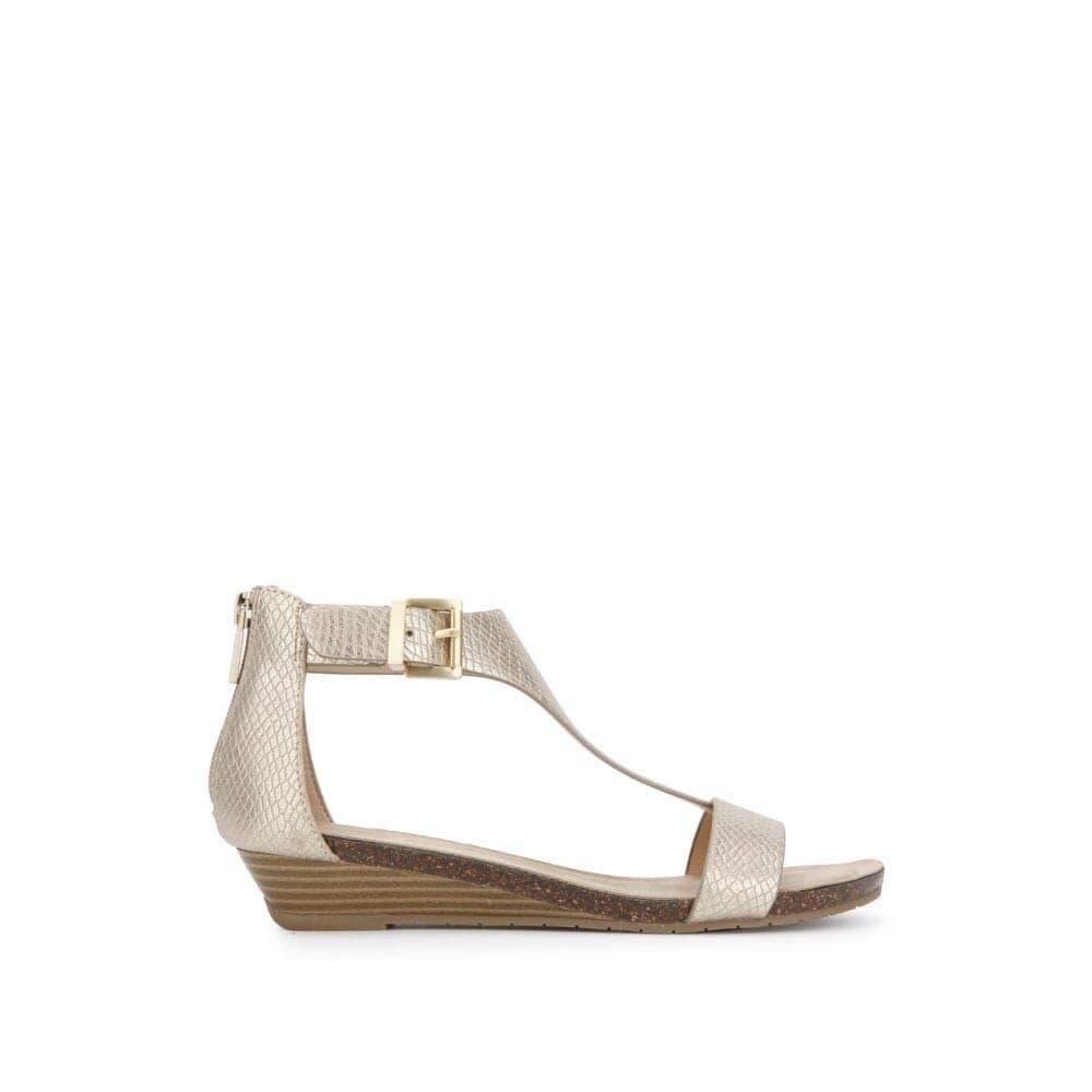 Kenneth Cole REACTION Womens Great Gal TStrap Wedge Sandal Soft Gold 95 M US
