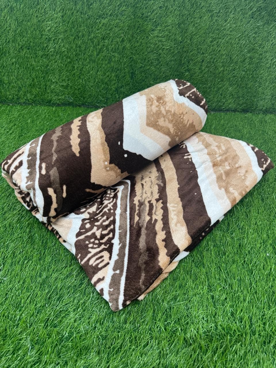 Furnistitchs Premium Flannel Velvet Warm Duvet Cover/Comforter Cover/Rajai Cover/Blanket Cover/Quilt Cover King Size 90x100 inches - Woollen Fabric (Beige Zigzag, Double 90x100)